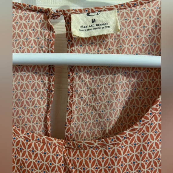 PINS AND NEEDLES Orange Geometric 3/4 Sleeve Crop Top Anthropologie sz medium - Picture 2 of 3